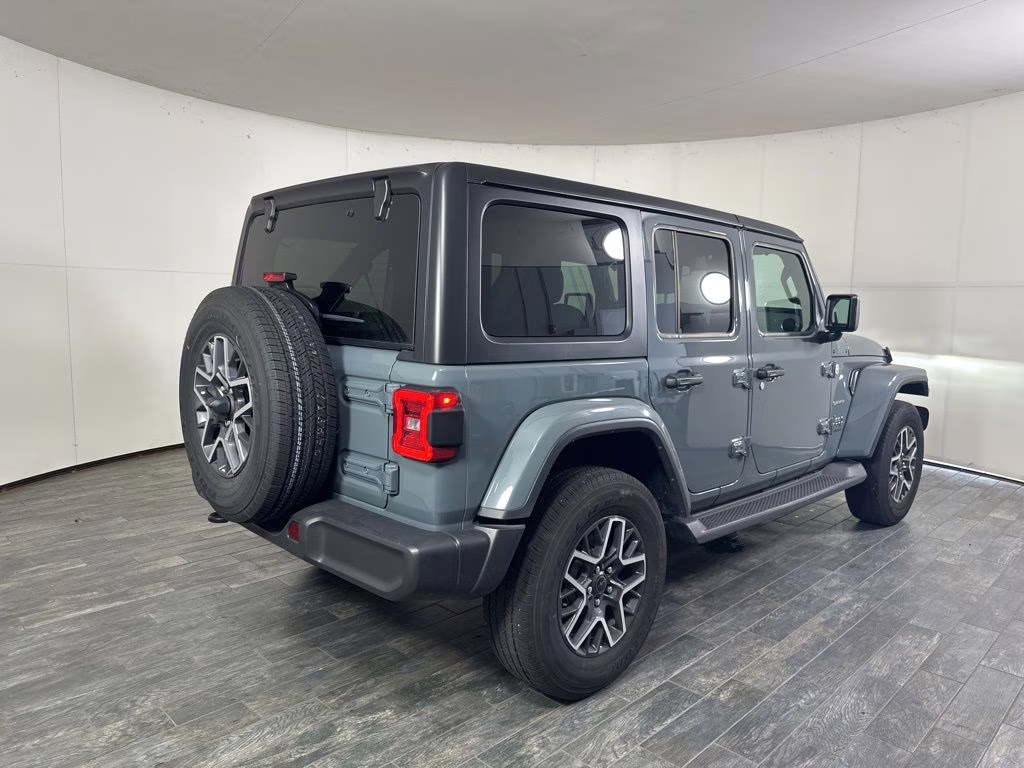 2024 Granite Crystal Metallic Clearcoat Jeep Wrangler Sahara 4X4 SUV