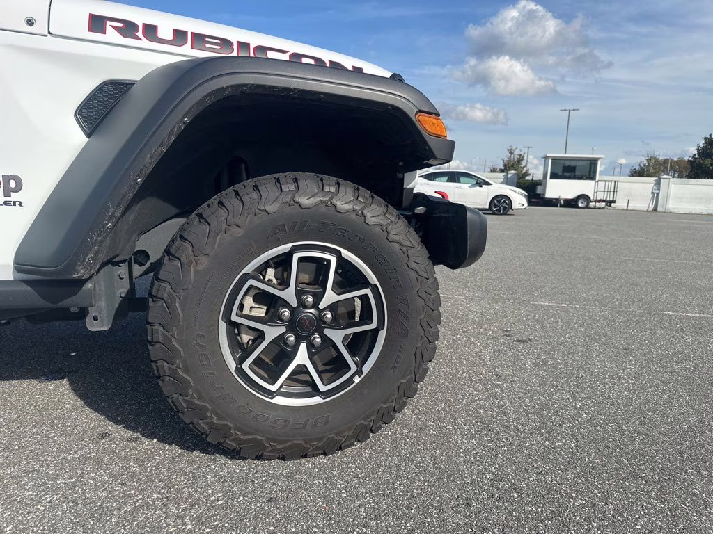 2025 Bright White Clearcoat Jeep Wrangler Rubicon 4X4 SUV