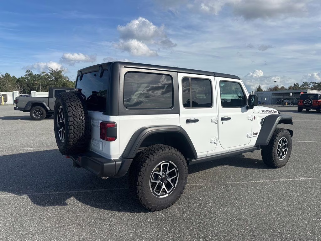 2025 Bright White Clearcoat Jeep Wrangler Rubicon 4X4 SUV