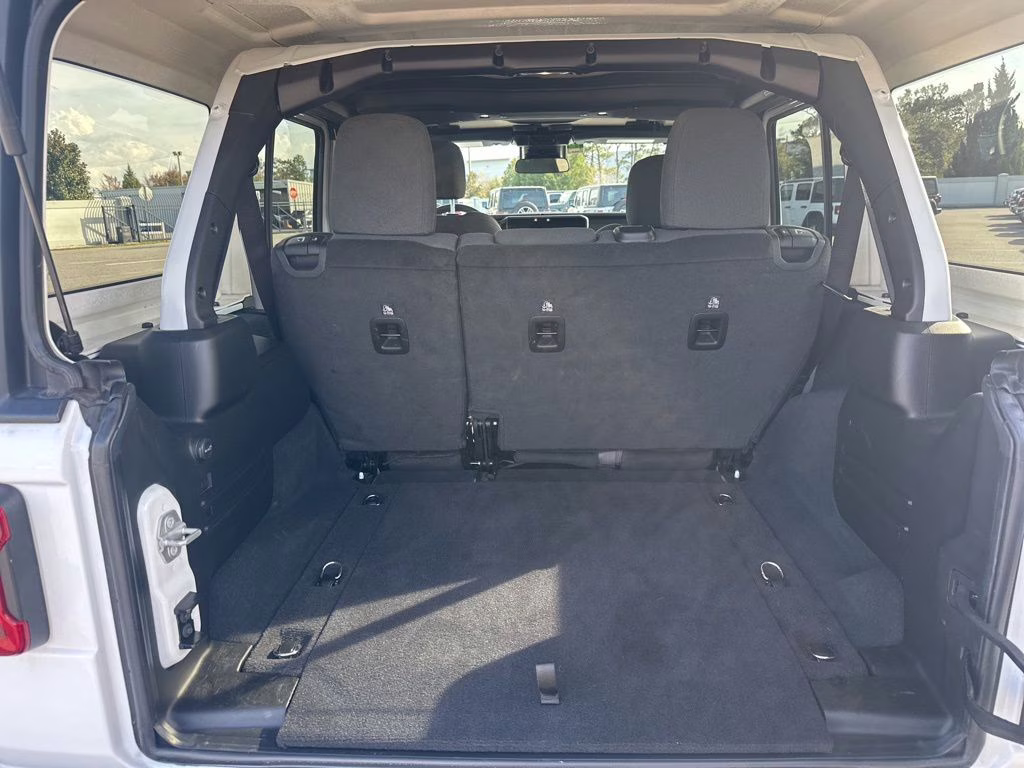 2025 Bright White Clearcoat Jeep Wrangler Rubicon 4X4 SUV
