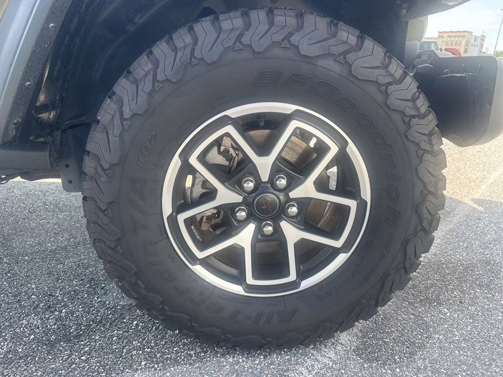 2025 Granite Crystal Metallic Clearcoat Jeep Wrangler Rubicon 4X4 SUV