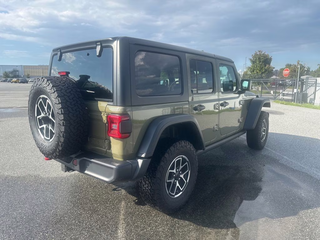2025 Granite Crystal Metallic Clearcoat Jeep Wrangler Rubicon 4X4 SUV