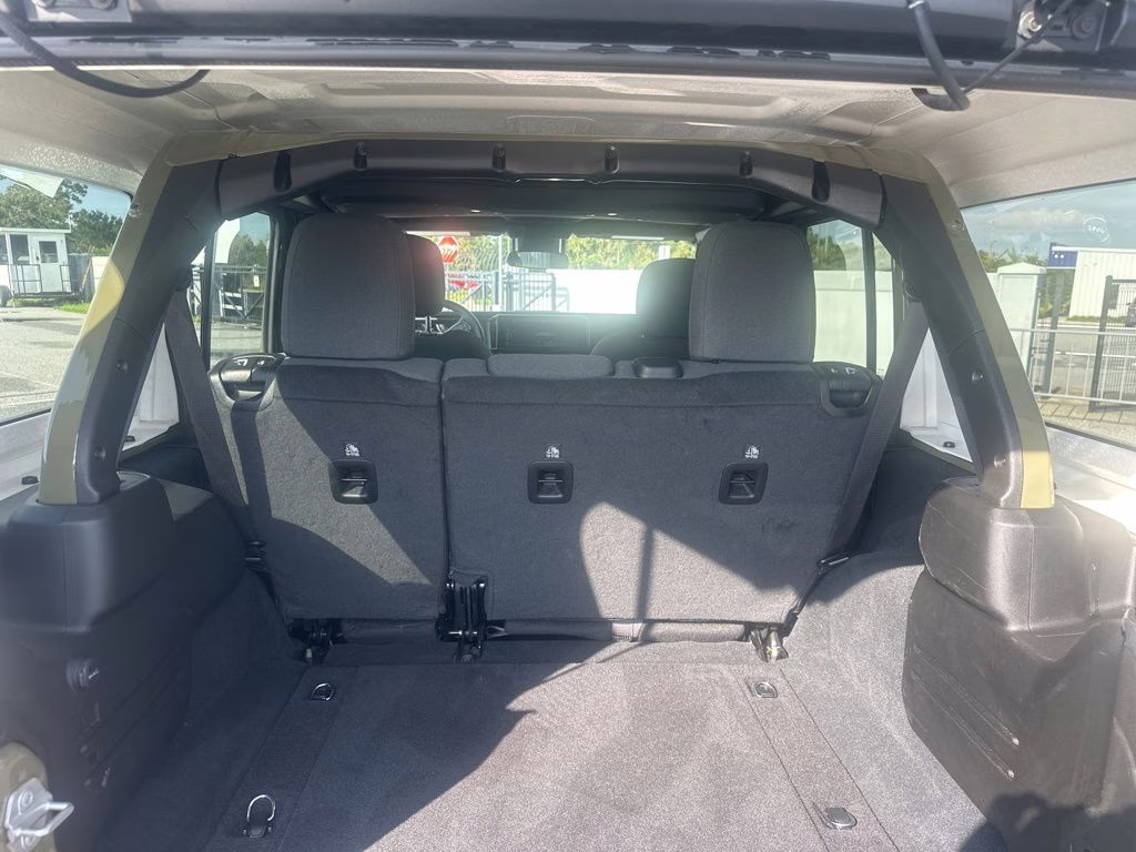 2025 Granite Crystal Metallic Clearcoat Jeep Wrangler Rubicon 4X4 SUV