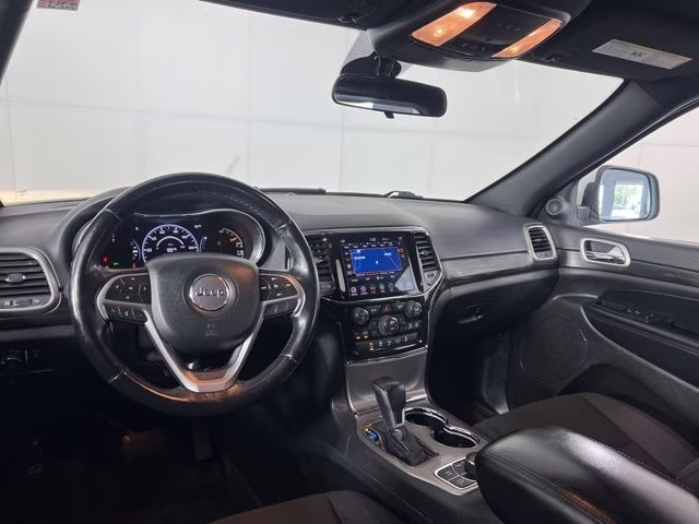2021 Bright White Clearcoat Jeep Grand Cherokee Laredo X 4X4 SUV