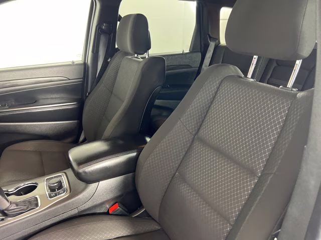 2021 Bright White Clearcoat Jeep Grand Cherokee Laredo X 4X4 SUV