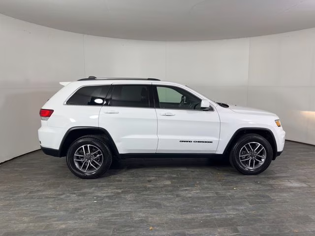 2021 Bright White Clearcoat Jeep Grand Cherokee Laredo X 4X4 SUV