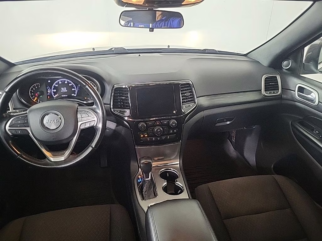 2021 Granite Crystal Metallic Clearcoat Jeep Grand Cherokee Laredo E 4X4 SUV