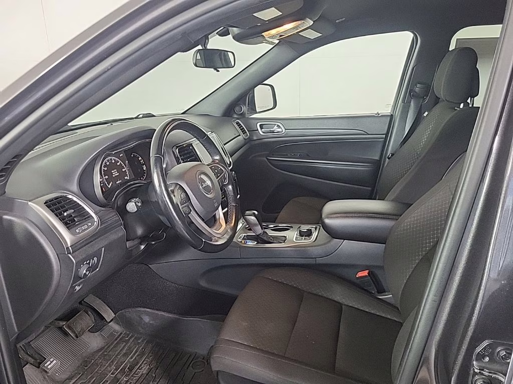 2021 Granite Crystal Metallic Clearcoat Jeep Grand Cherokee Laredo E 4X4 SUV