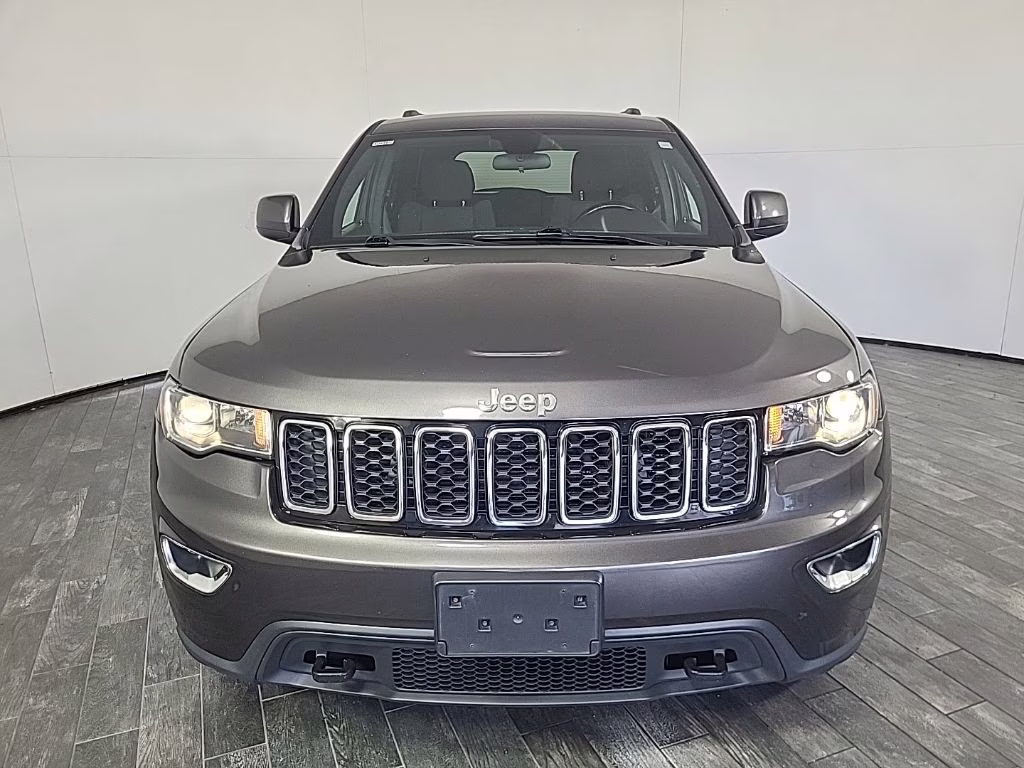2021 Granite Crystal Metallic Clearcoat Jeep Grand Cherokee Laredo E 4X4 SUV