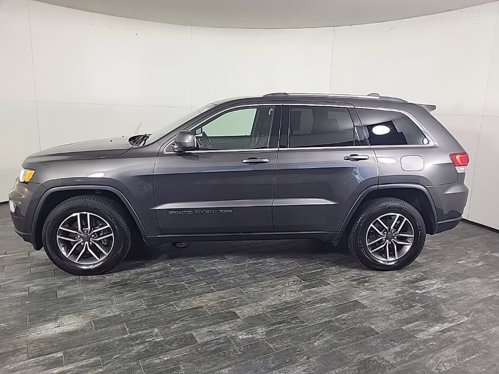 2021 Granite Crystal Metallic Clearcoat Jeep Grand Cherokee Laredo E 4X4 SUV