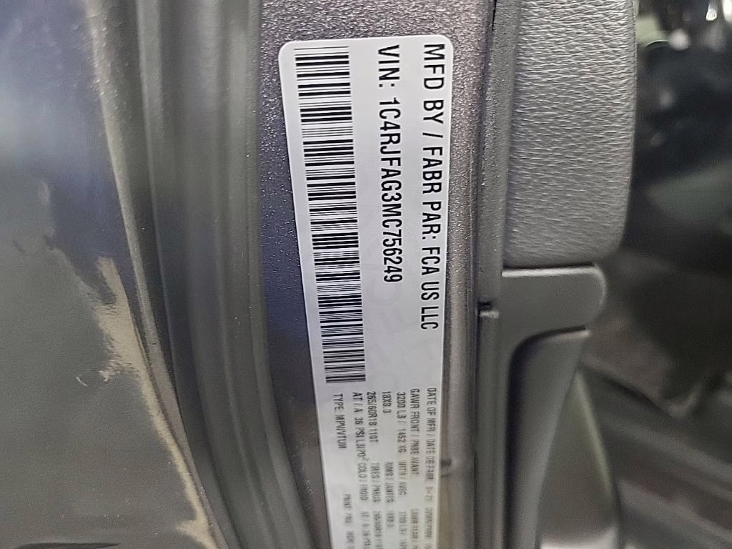 2021 Granite Crystal Metallic Clearcoat Jeep Grand Cherokee Laredo E 4X4 SUV