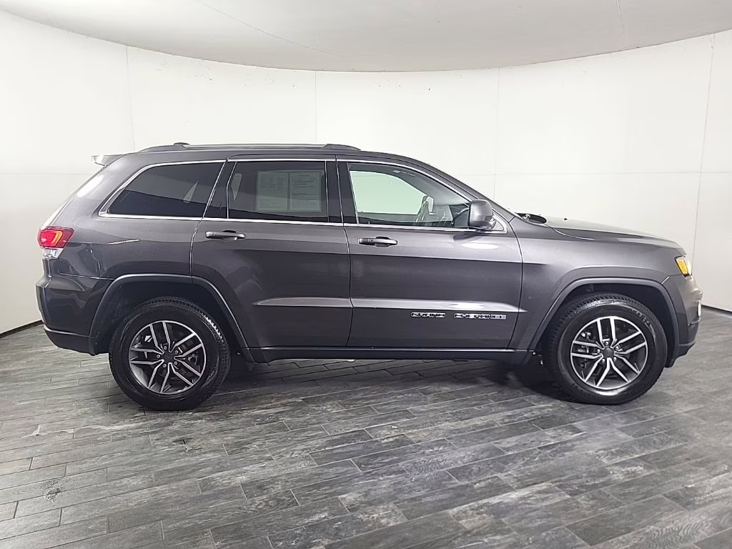 2021 Granite Crystal Metallic Clearcoat Jeep Grand Cherokee Laredo E 4X4 SUV