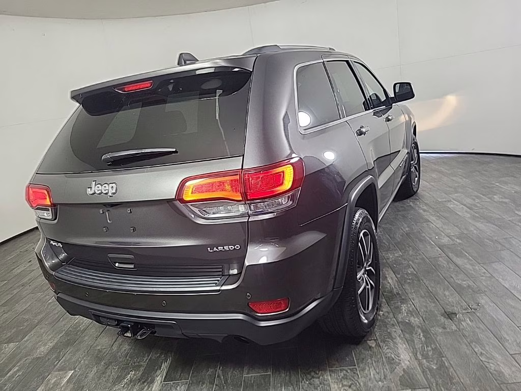 2021 Granite Crystal Metallic Clearcoat Jeep Grand Cherokee Laredo E 4X4 SUV