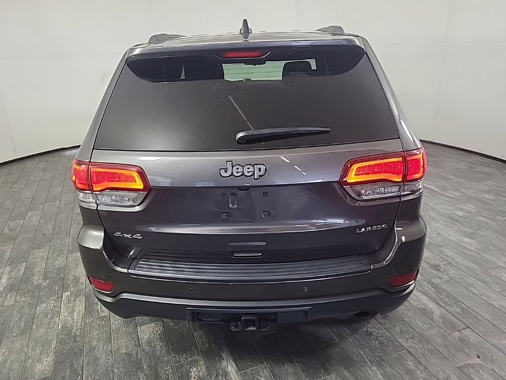 2021 Granite Crystal Metallic Clearcoat Jeep Grand Cherokee Laredo E 4X4 SUV