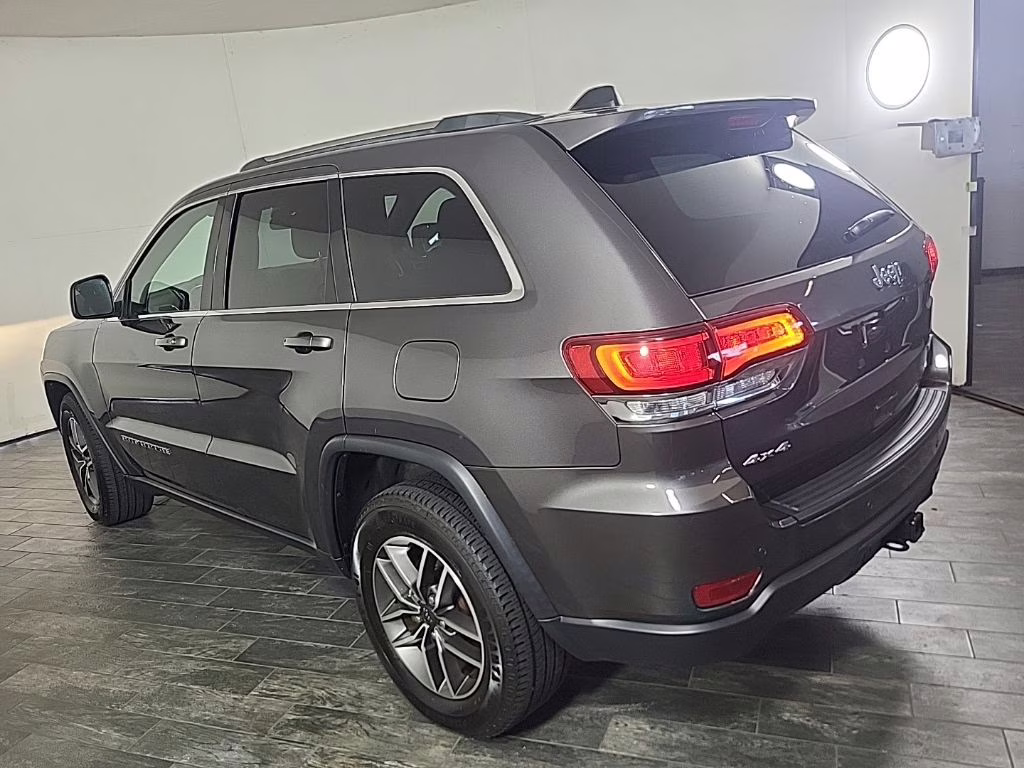 2021 Granite Crystal Metallic Clearcoat Jeep Grand Cherokee Laredo E 4X4 SUV