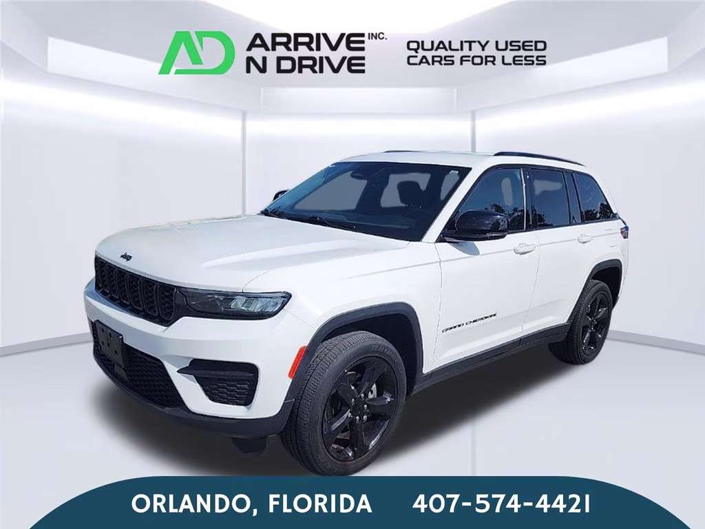 2023 Bright White Clearcoat Jeep Grand Cherokee Altitude X 4X4 SUV