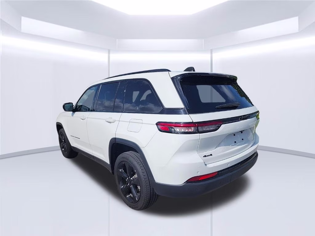 2023 Bright White Clearcoat Jeep Grand Cherokee Altitude X 4X4 SUV