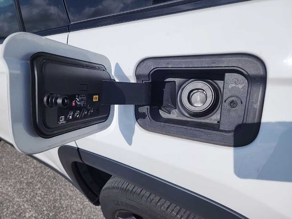 2023 Bright White Clearcoat Jeep Grand Cherokee Altitude X 4X4 SUV