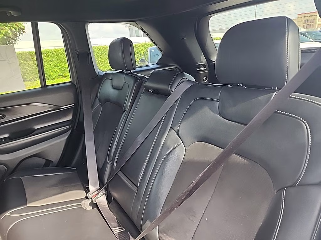 2023 Bright White Clearcoat Jeep Grand Cherokee Altitude X 4X4 SUV