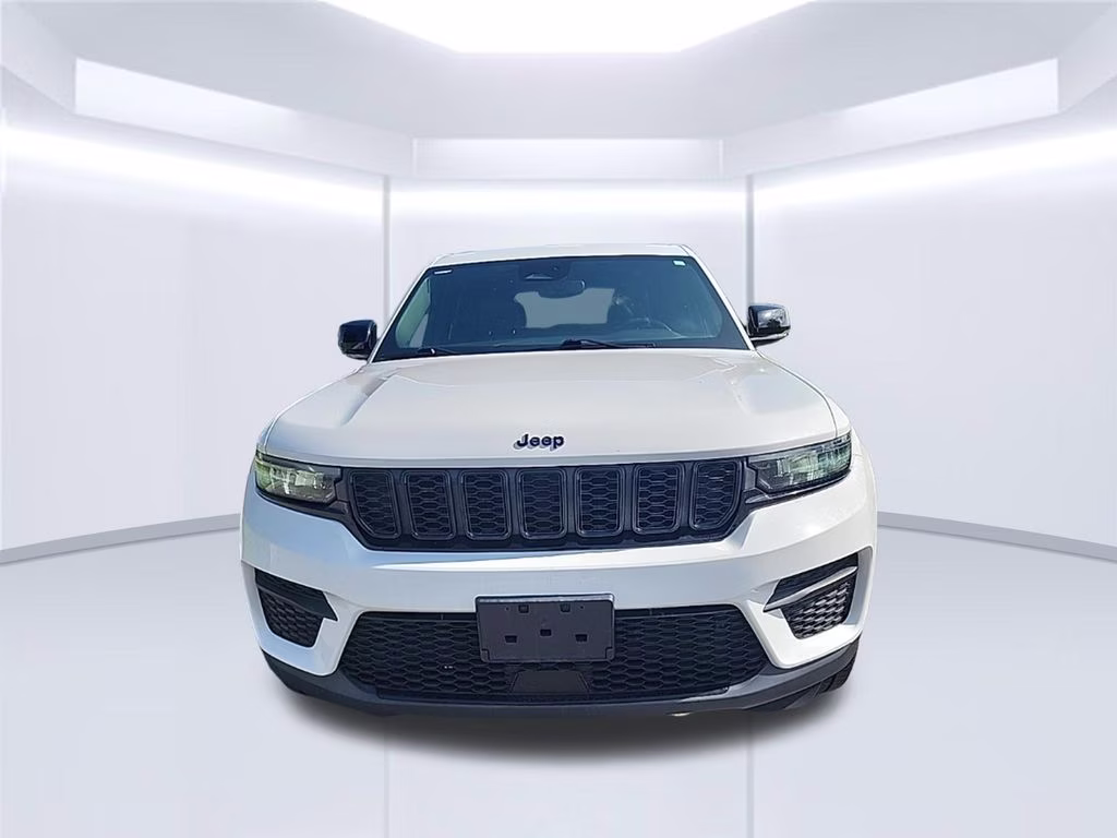 2023 Bright White Clearcoat Jeep Grand Cherokee Altitude X 4X4 SUV