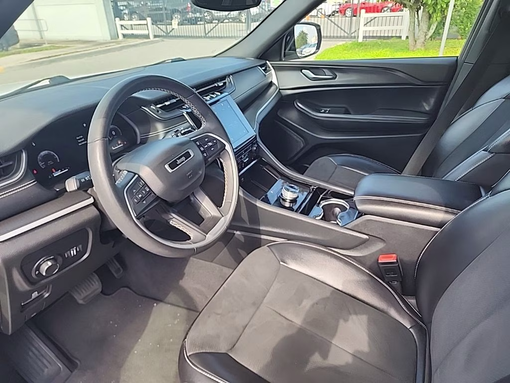 2023 Bright White Clearcoat Jeep Grand Cherokee Altitude X 4X4 SUV