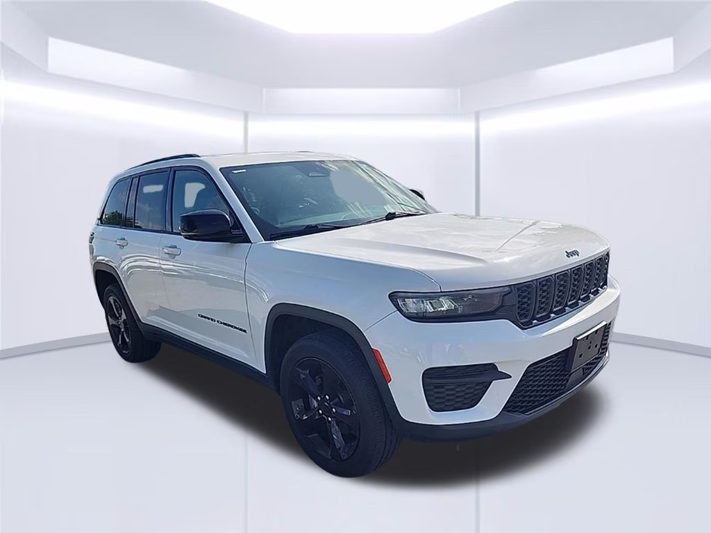 2023 Bright White Clearcoat Jeep Grand Cherokee Altitude X 4X4 SUV