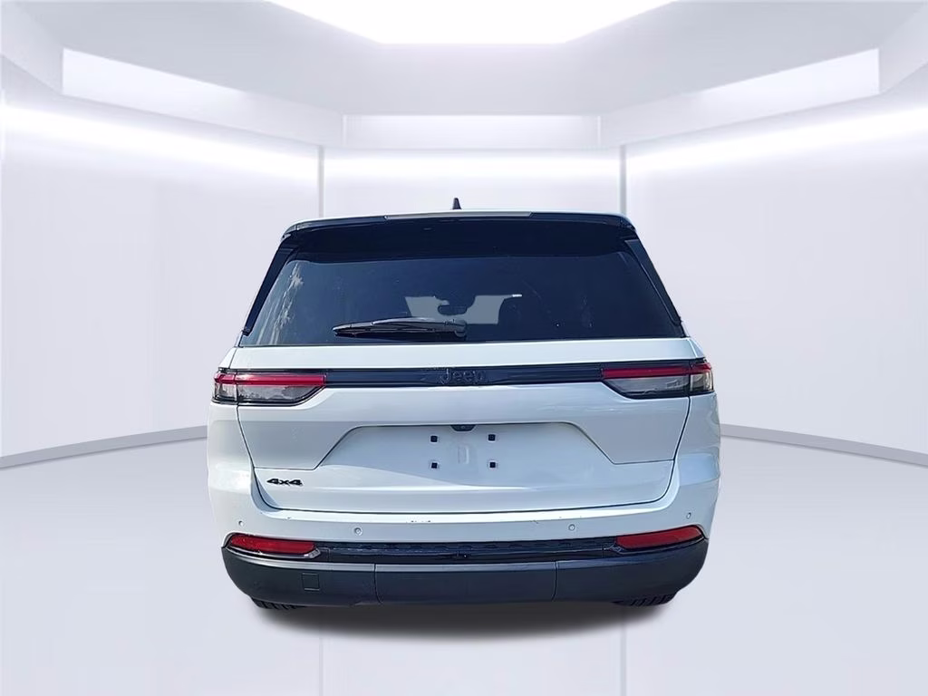 2023 Bright White Clearcoat Jeep Grand Cherokee Altitude X 4X4 SUV