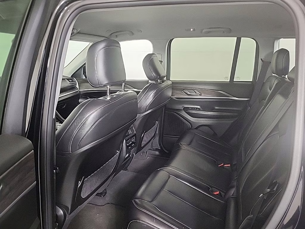 2023 Diamond Black Crystal Pearlcoat Jeep Grand Cherokee Limited 4X4 SUV