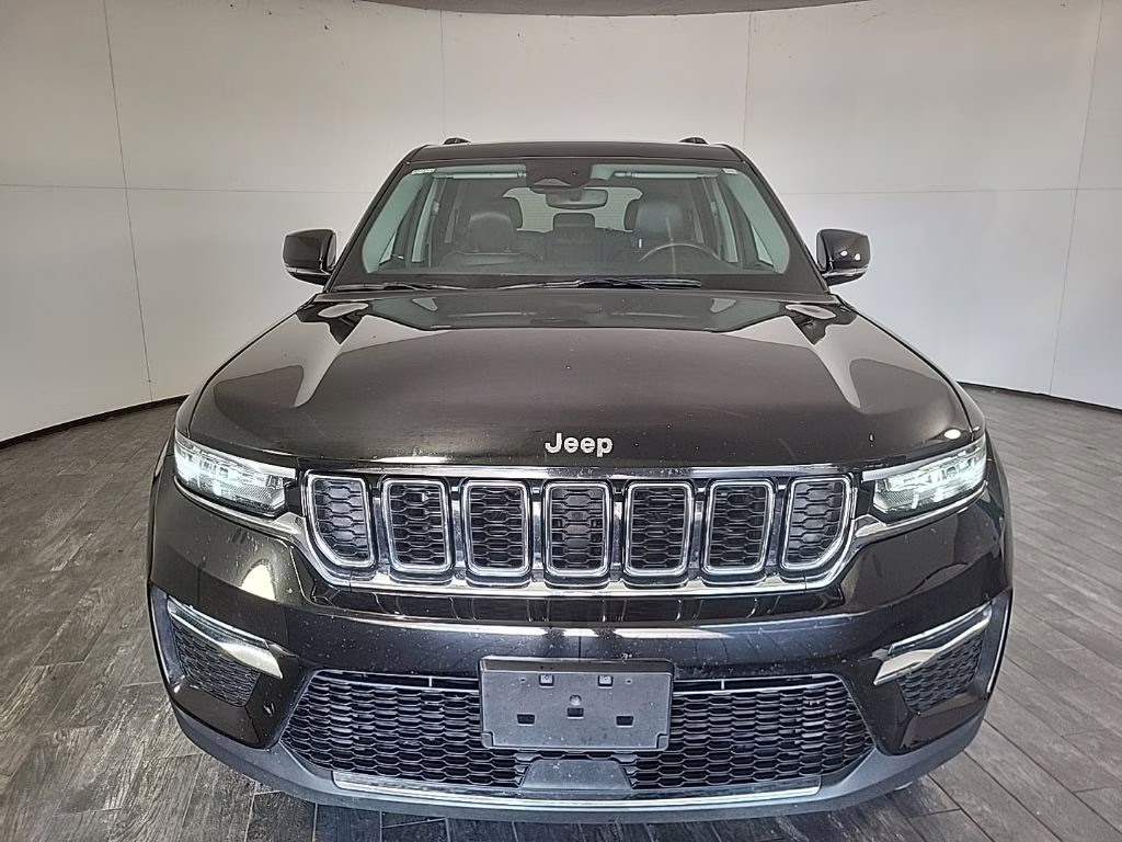 2023 Diamond Black Crystal Pearlcoat Jeep Grand Cherokee Limited 4X4 SUV