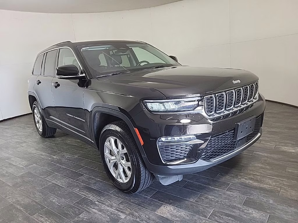 2023 Diamond Black Crystal Pearlcoat Jeep Grand Cherokee Limited 4X4 SUV
