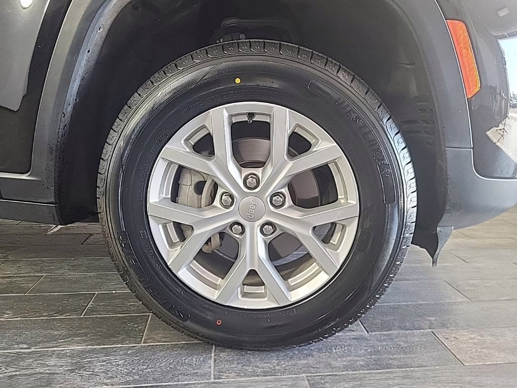 2023 Diamond Black Crystal Pearlcoat Jeep Grand Cherokee Limited 4X4 SUV
