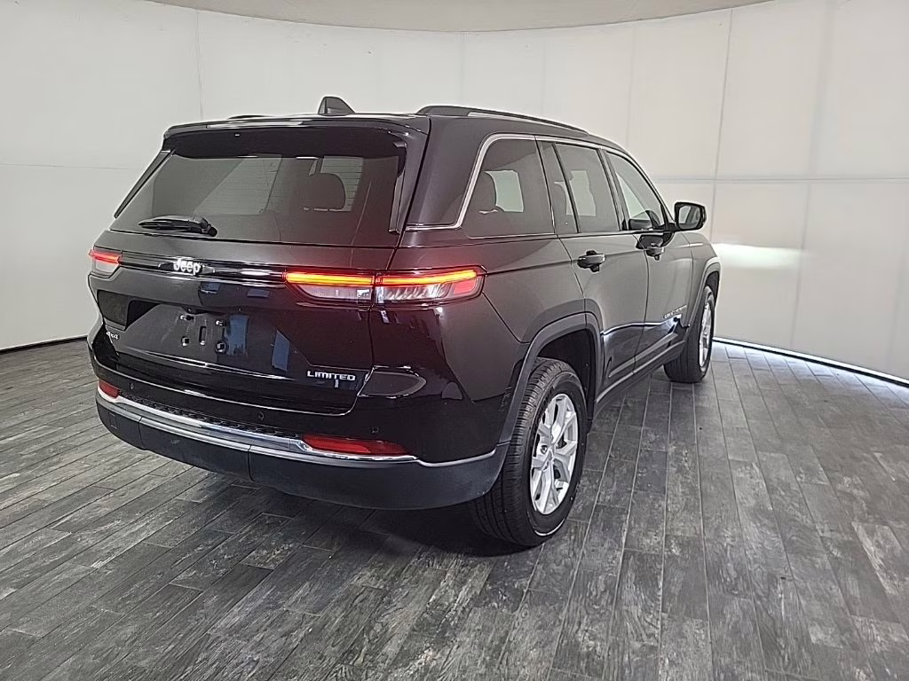 2023 Diamond Black Crystal Pearlcoat Jeep Grand Cherokee Limited 4X4 SUV