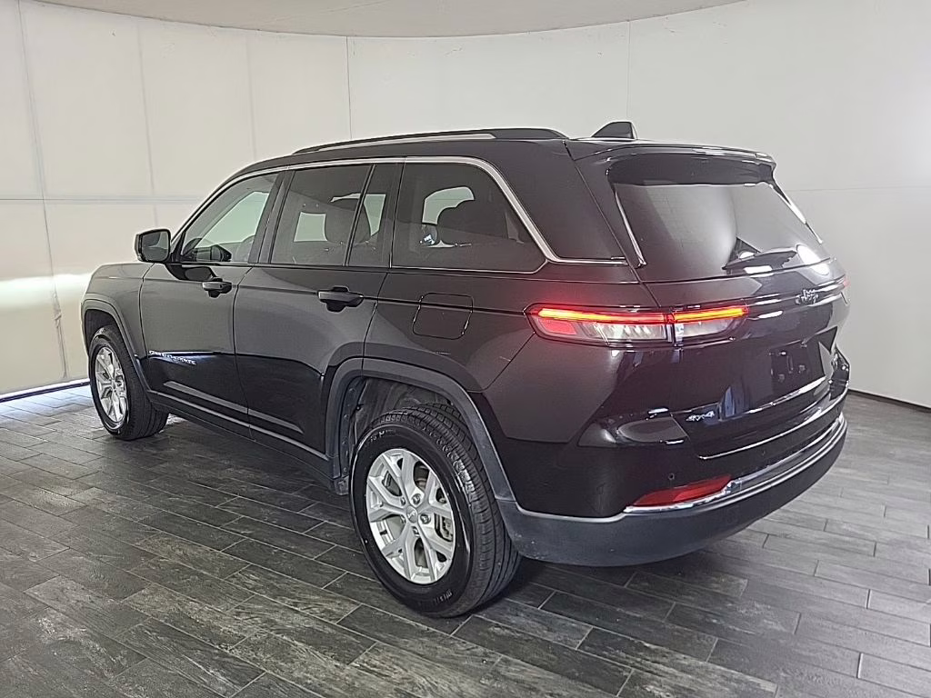 2023 Diamond Black Crystal Pearlcoat Jeep Grand Cherokee Limited 4X4 SUV