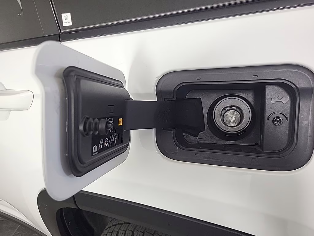 2023 Bright White Clearcoat Jeep Grand Cherokee Limited 4X4 SUV