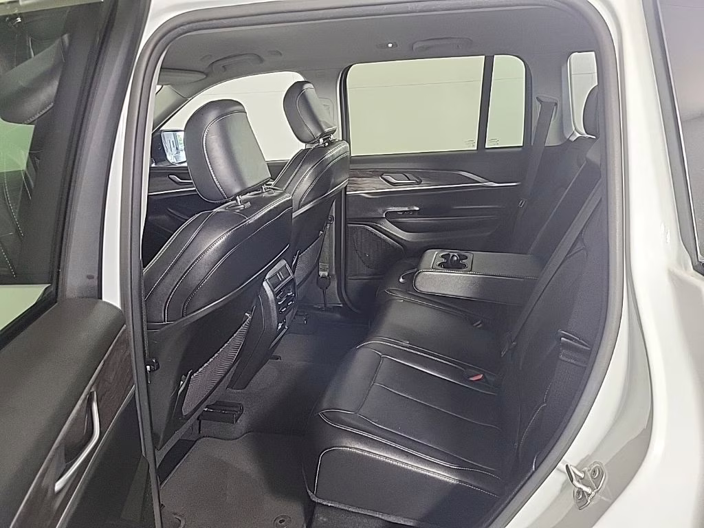 2023 Bright White Clearcoat Jeep Grand Cherokee Limited 4X4 SUV