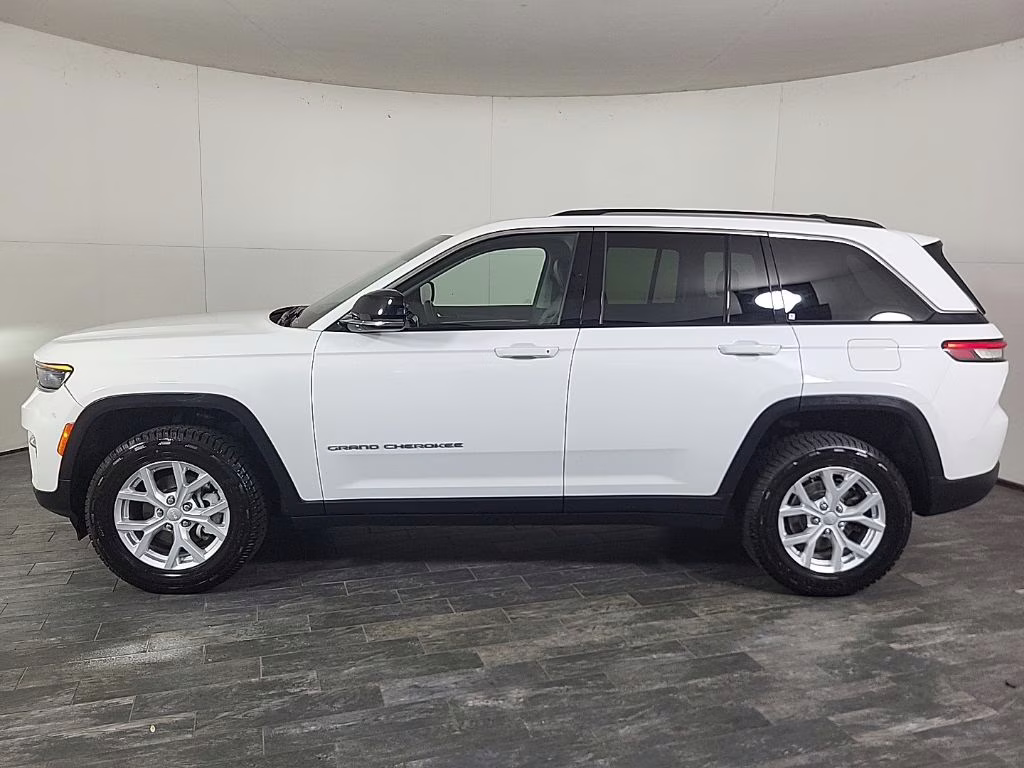 2023 Bright White Clearcoat Jeep Grand Cherokee Limited 4X4 SUV