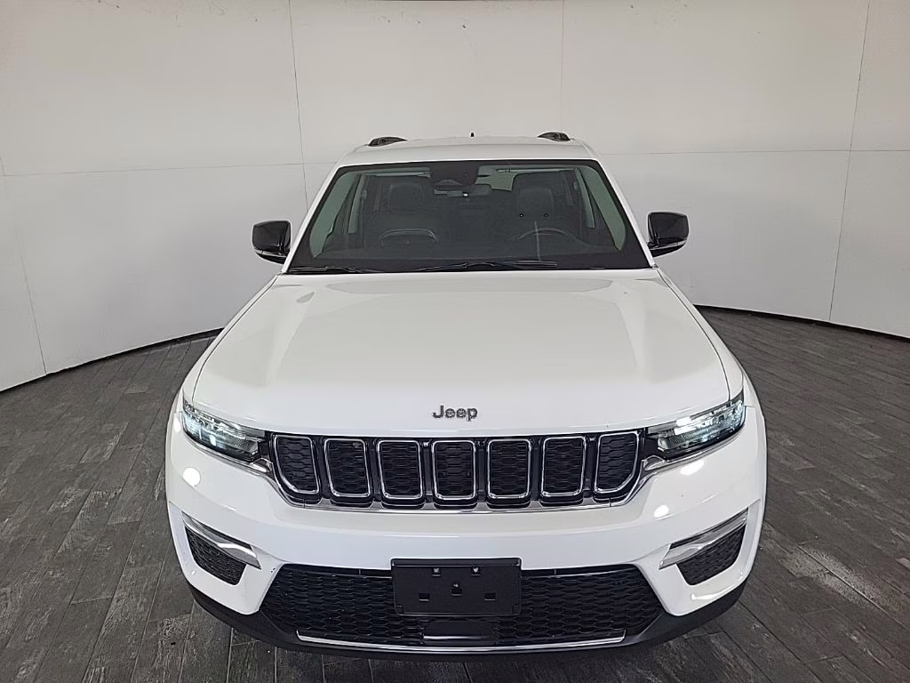 2023 Bright White Clearcoat Jeep Grand Cherokee Limited 4X4 SUV