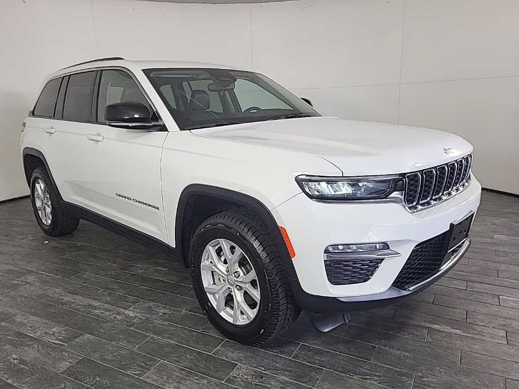 2023 Bright White Clearcoat Jeep Grand Cherokee Limited 4X4 SUV