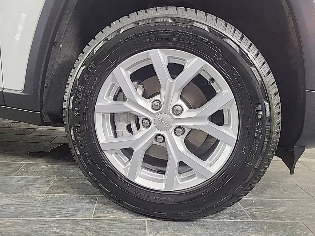 2023 Bright White Clearcoat Jeep Grand Cherokee Limited 4X4 SUV