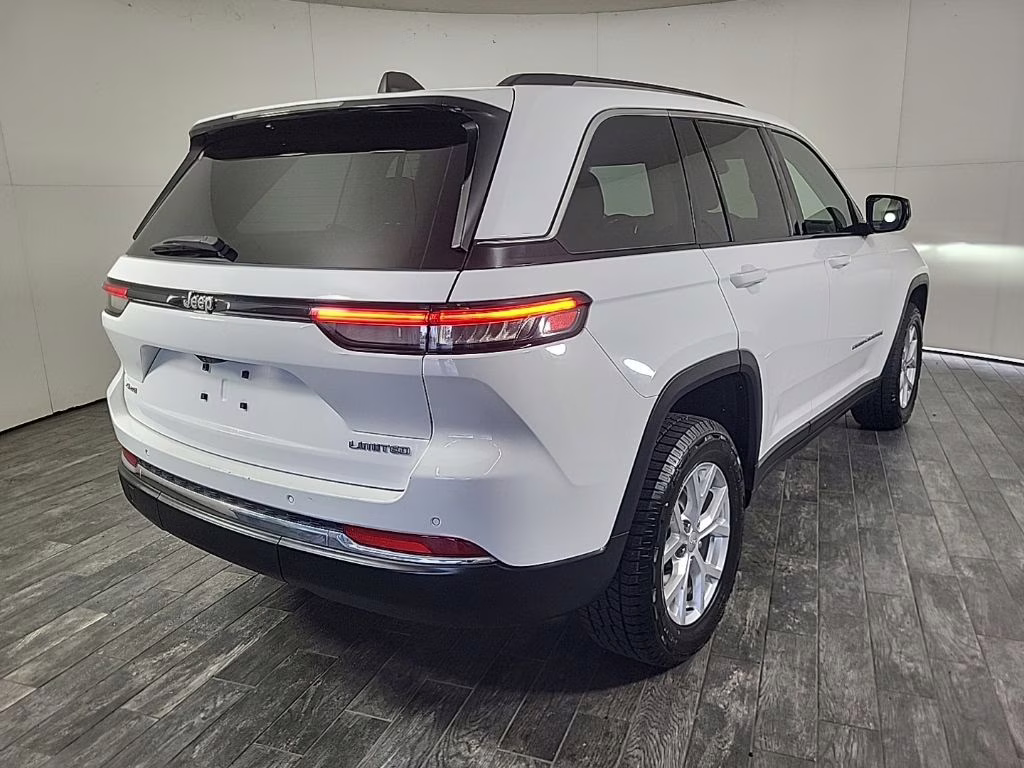 2023 Bright White Clearcoat Jeep Grand Cherokee Limited 4X4 SUV
