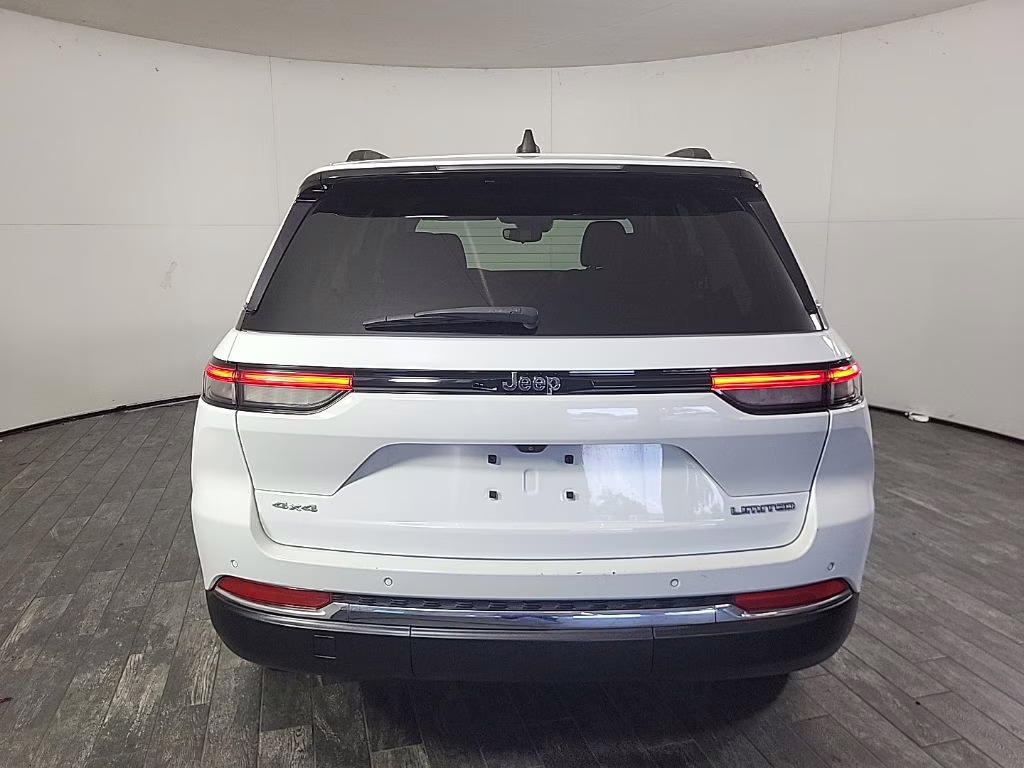 2023 Bright White Clearcoat Jeep Grand Cherokee Limited 4X4 SUV