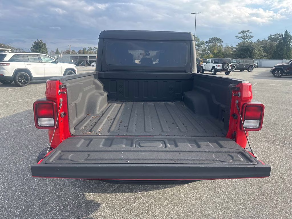 2022 Firecracker Red Clearcoat Jeep Gladiator Rubicon 4X4 Truck