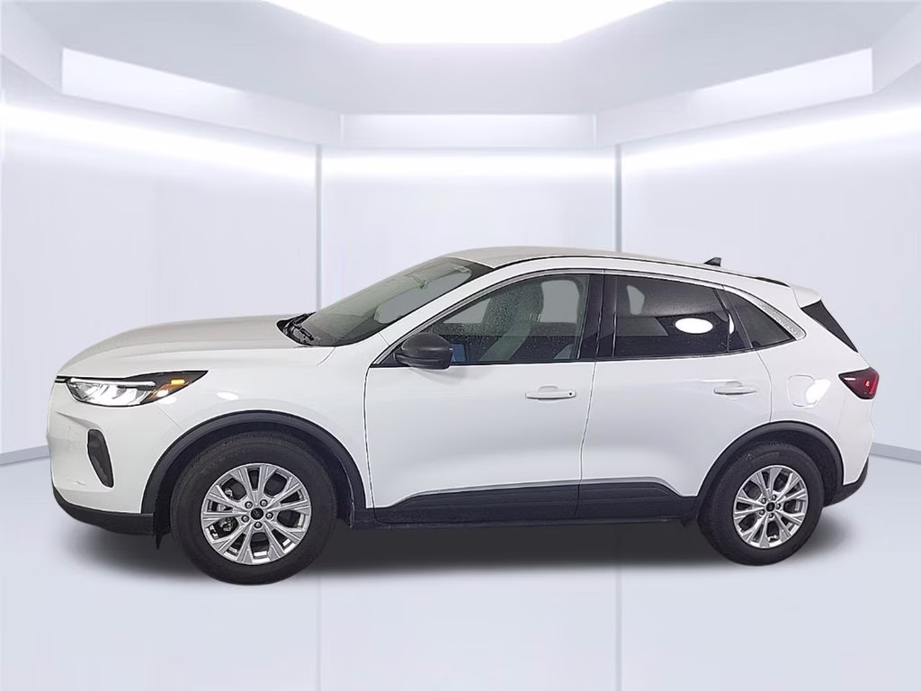 2024 Oxford White Ford Escape Active FWD SUV