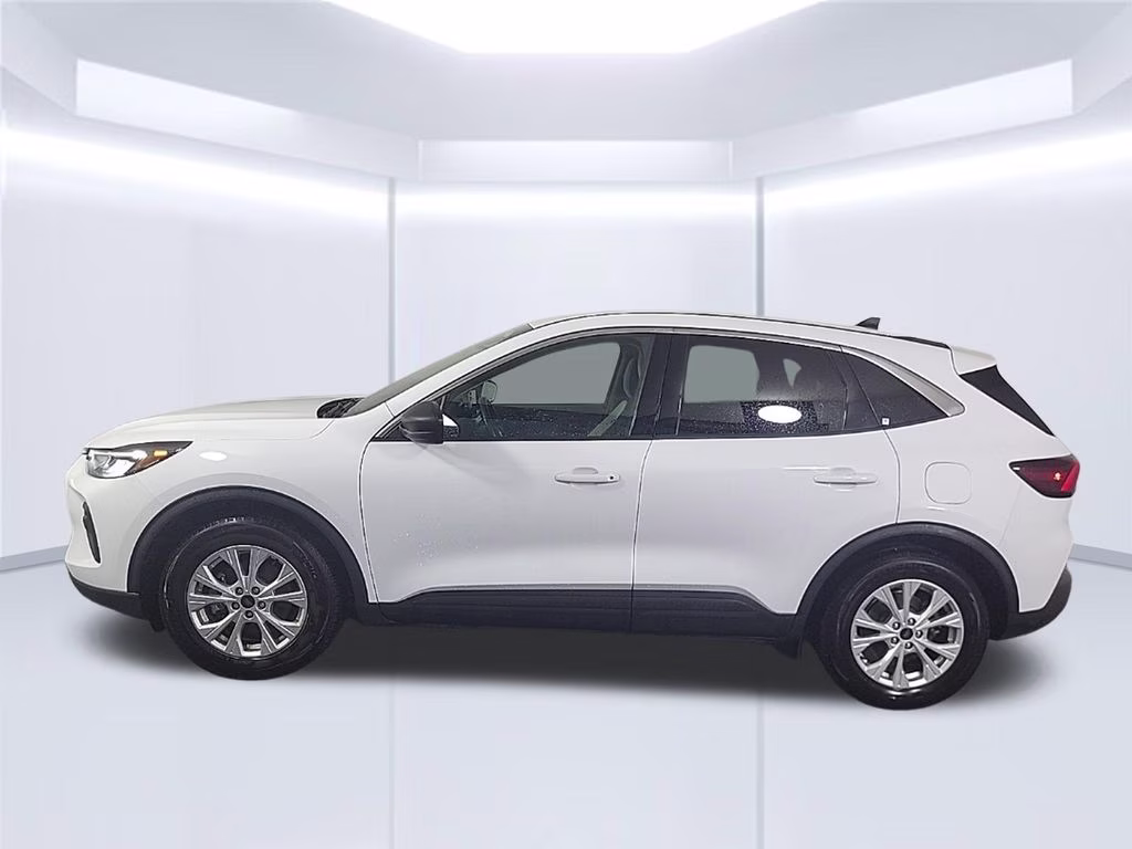 2024 Oxford White Ford Escape Active FWD SUV