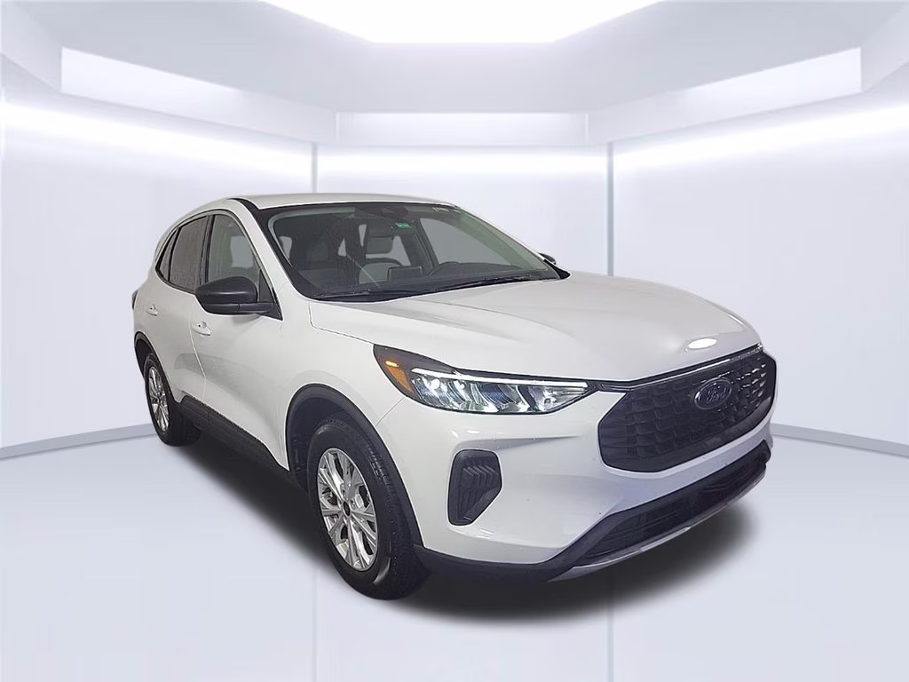 2024 Oxford White Ford Escape Active FWD SUV