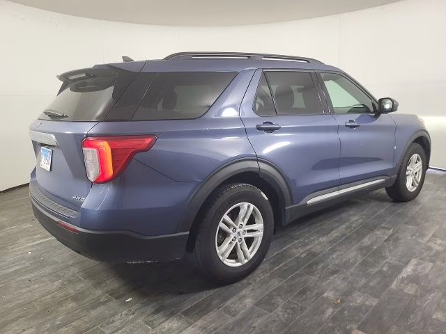 2021 Infinite Blue Metallic Tinted Clearcoat Ford Explorer XLT 4X4 SUV
