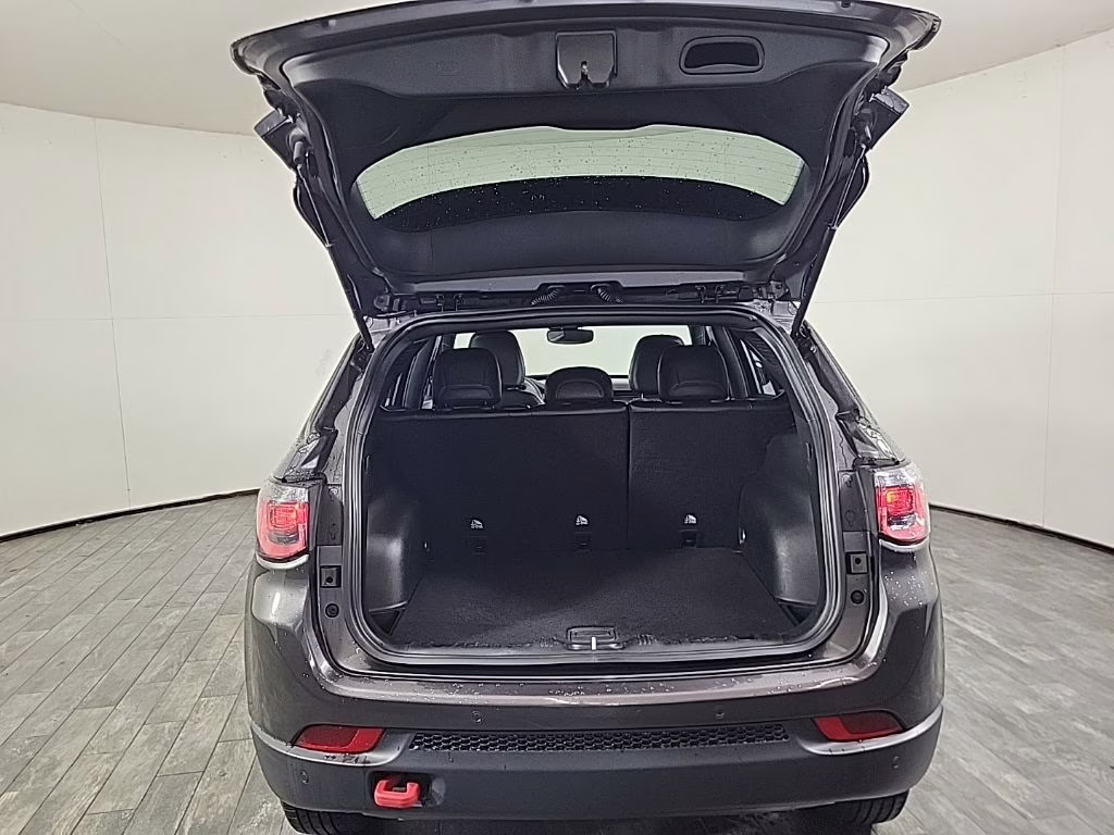 2023 Granite Crystal Metallic Clearcoat Jeep Compass Trailhawk 4X4 SUV