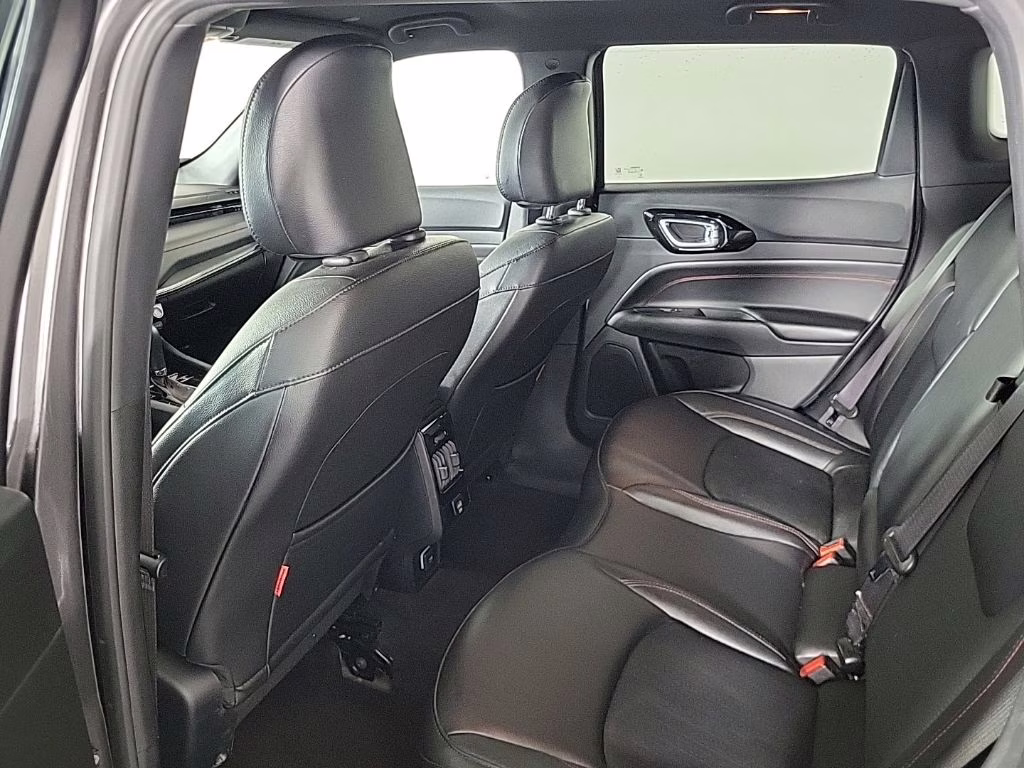 2023 Granite Crystal Metallic Clearcoat Jeep Compass Trailhawk 4X4 SUV