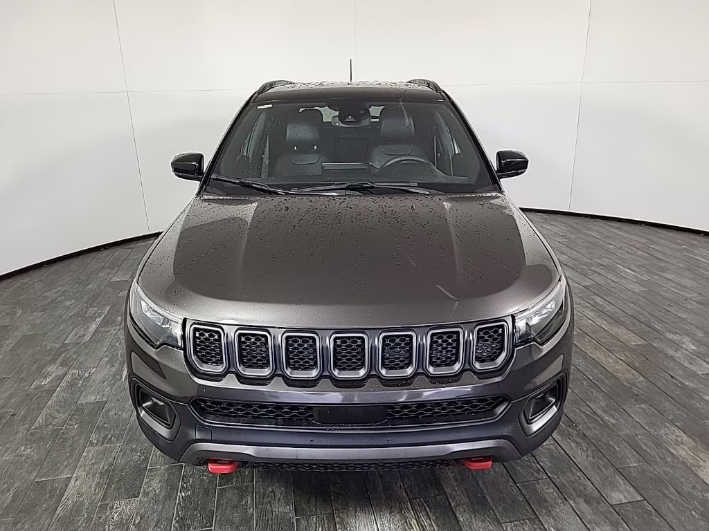 2023 Granite Crystal Metallic Clearcoat Jeep Compass Trailhawk 4X4 SUV