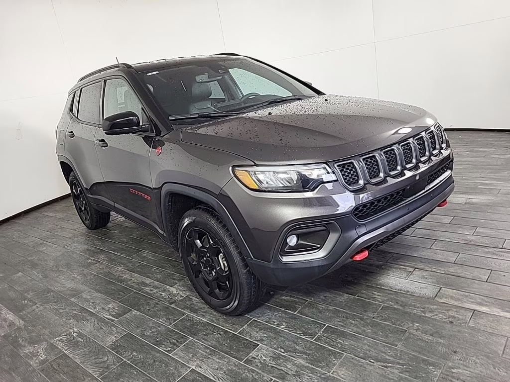 2023 Granite Crystal Metallic Clearcoat Jeep Compass Trailhawk 4X4 SUV